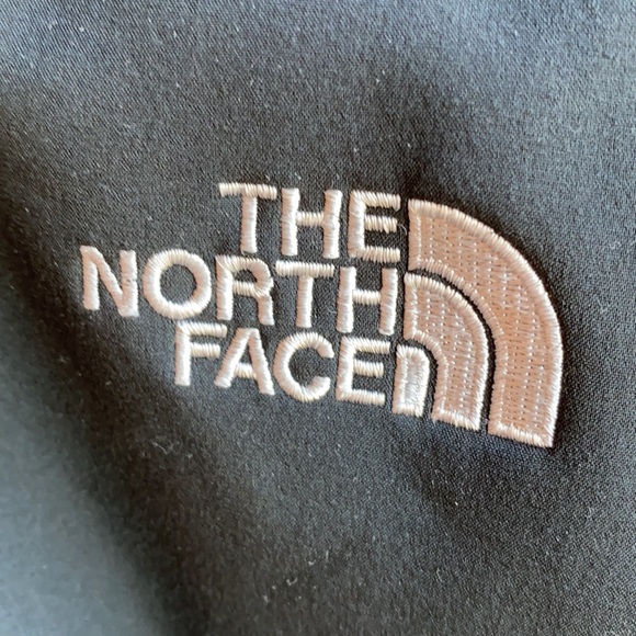 The North Face Winter Jacket  Size Small - Picture 3 of 10